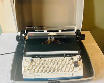 1969 Sears Roebuck Medalist Power 12 Typewriter - Amazing - Case and Key