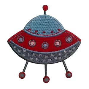 Könnte beinhalten: Gestickter Bügelaufkleber in Form einer fliegenden Untertasse in Rot und Blau mit drei Beinen.