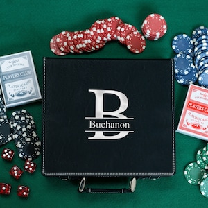 Ensemble de poker gravé, coffret cadeau de poker personnalisé, coffret cadeau de poker pour homme, jetons de poker gravés, cadeaux de garçons d'honneur, cadeau pour lui. Cadeaux pour hommes