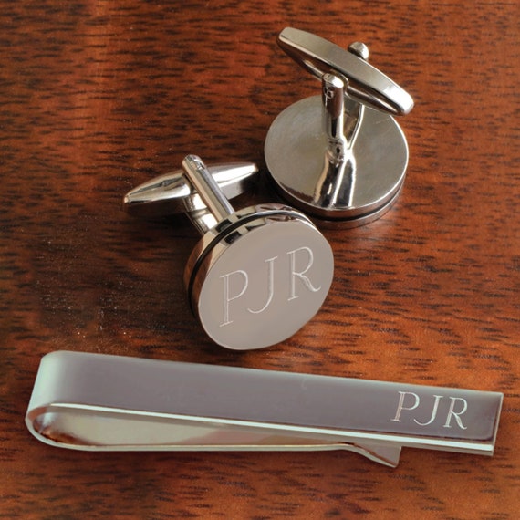 Silver tie bar and cufflink set with logo