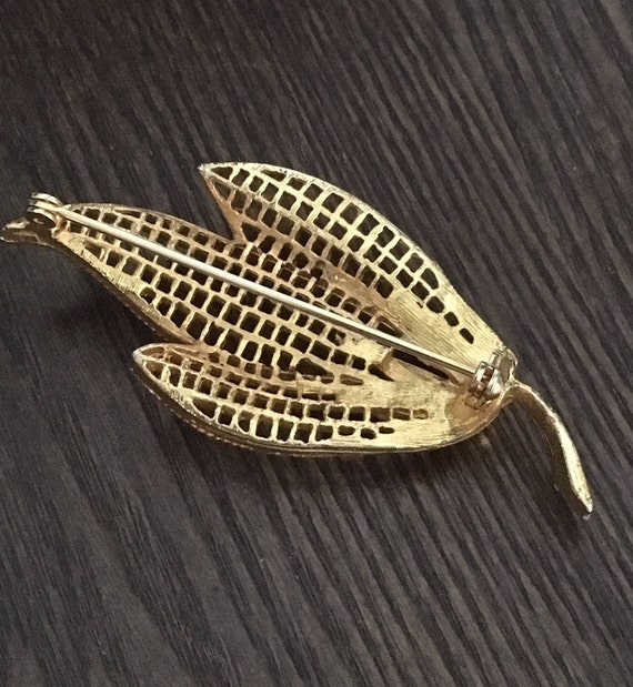 Vintage Golden Leaf Pin Brooch in Mint Condition!… - image 3