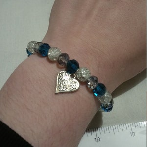 White crackle glass and blue bead elasticated bracelet