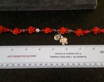 Red crackled glass and turle "hope" bracelet