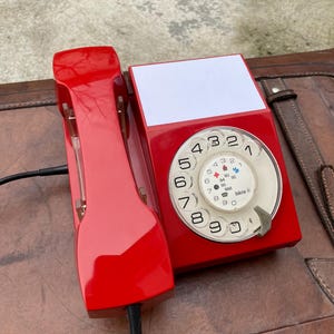 Retro Red ISKRA Telephone: Vintage 1980s Space Age Phone