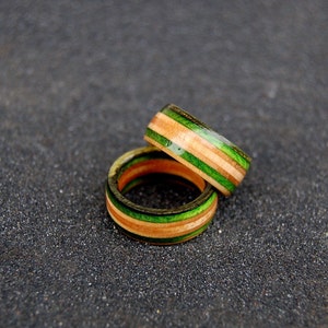 Grüne Ahorn Skateboard Ringe: Naturholz Recycling Schmuck