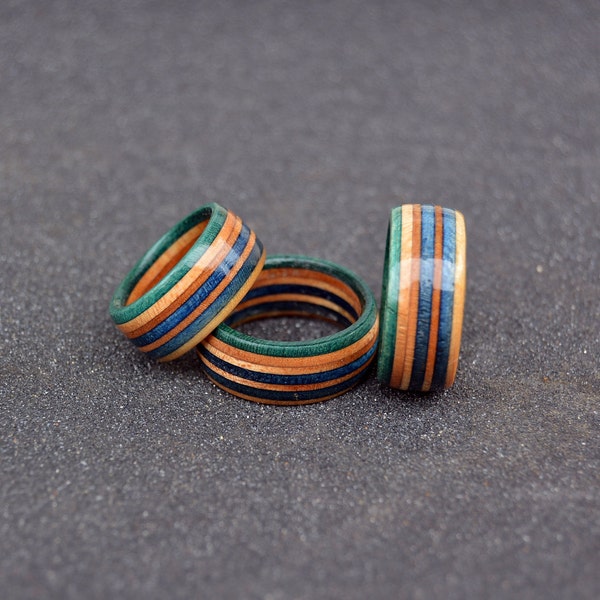 Recycelter Skateboard Ring: Ahorn, Grün & Blau