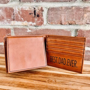 Carteira masculina personalizada - Carteira gravada a laser - Lembrança personalizada - Presente para padrinho - Carteira para padrinho - Porta-notas masculino - Presente para ele imagem 2