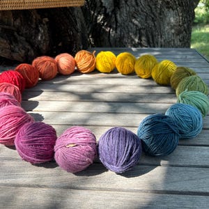 1 Unze naturgefärbte Wolle - Regenbogenfarben - Kammgarn - 100 % Wolle