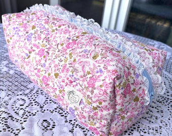 Floral Makeup Bag Organizer, Handmade Toiletry Travel Pouch, Customizable Cotton Bag, Makeup Bag, Quilted travel bag, Gifts for Women