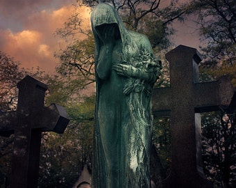 Sorrowful Paris Cemetery Photography