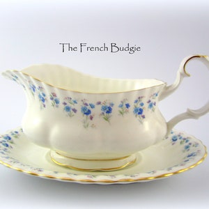 Royal Albert MINT Condition Vintage Large &quot;MEMORY LANE&quot; Gravy Boat and Tray  Made in England