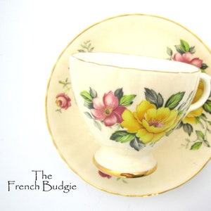 Conjunto de xícara de chá e pires vintage Royal Grafton Blush com rosas, feito na Inglaterra