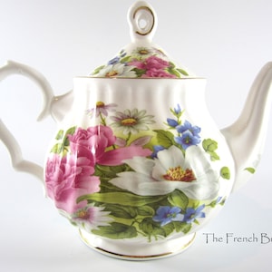 Grace&#39;s Teaware Beautiful Rose detailed Teapot
