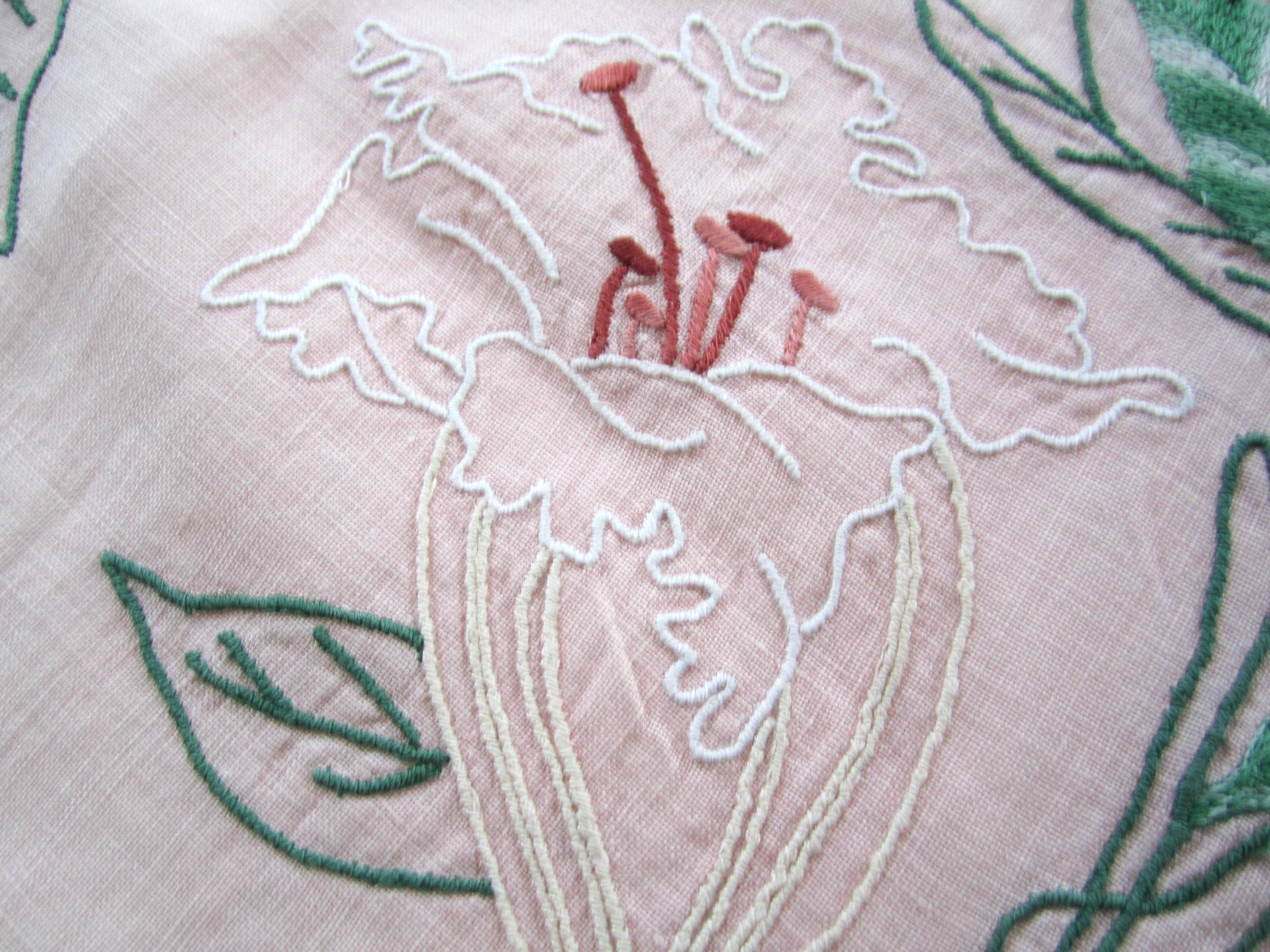 魅力的な大きなヴィンテージリネン機械刺繍花柄ピンクテーブルクロス