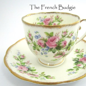 Roslyn &quot;MOSS ROSE &quot; Vintage Teacup and Saucer  Made in ENGLAND Tea Cup