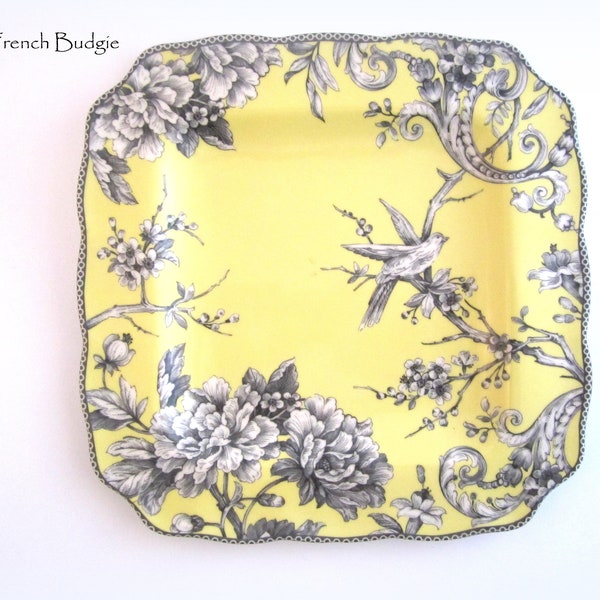 222 Fifth Adelaide Yellow   10.75" Dinner Plate