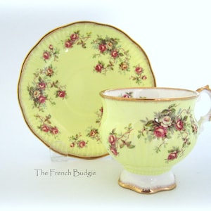 Elizabethan Butter Gelb Vintage Teetasse und Untertasse Set mit winzigen rosa Rosen, Made in ENGLAND Teetasse