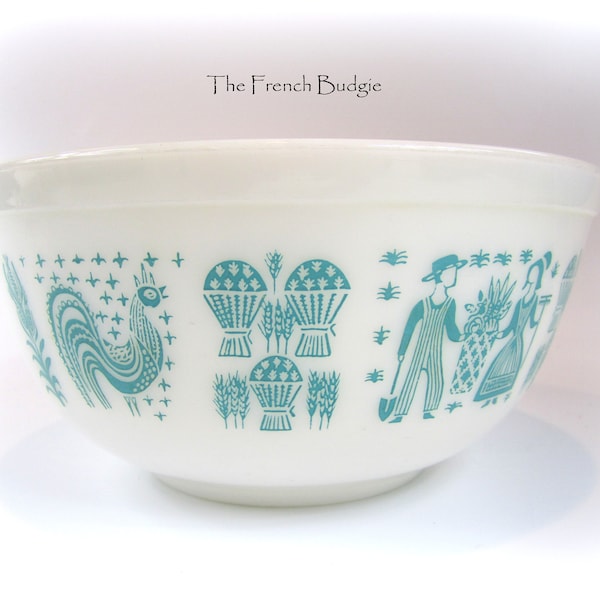 Beautiful PYREX   Corning Ware Bowl Made in the USA