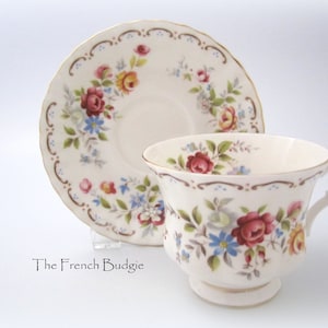 Royal Albert Vintage JUBILEE ROSE Teacup and saucer set Made in ENGLAND Tea Cup