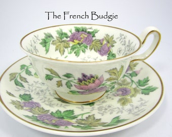 Lila tekopp och fatset i Wedgewood, tillverkat i England, tekopp