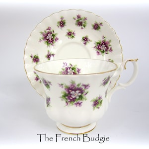 Royal Albert &quot;Vintage Bone China &quot;Sweet Violets&quot; Tea Cup and Saucer with Purple Violets, Made in ENGLAND Teacup