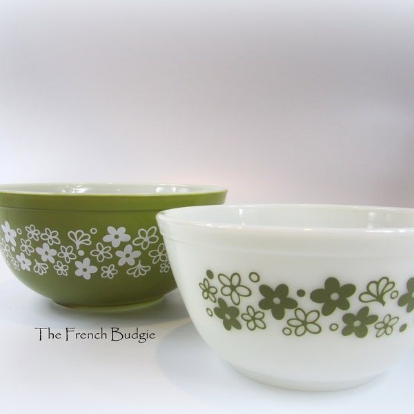 TWO Beautiful PYREX Spring Blossom "Crazy Daisy"  Corning Ware Bowls Made in the USA