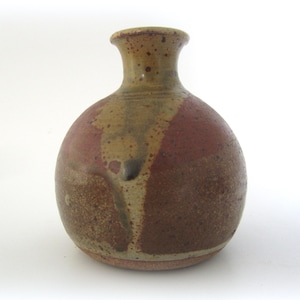 Vase vintage en forme de bourgeon de poterie marron fabriqué à la main