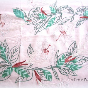 Charmante große Vintage Leinen maschinengestickte rosa Blumentischdecke