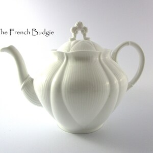 RARE Royal Albert MINT Condition Vintage LARGE  &quot;Morning Star&quot; Tea Pot  Made in England Teapot