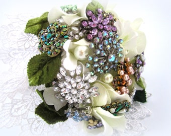 Beautiful custom made Rhinestone Brooch Wedding Bouquet