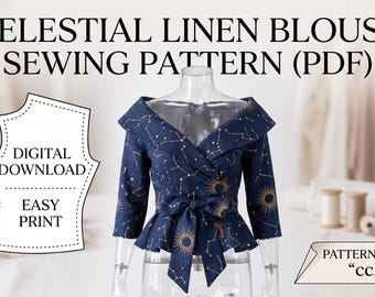 Op de afbeelding: Een donkerblauwe blouse met een gouden hemelse print van sterren en zonnen, getoond op een etalagepop. De blouse heeft een brede kraag, driekwartmouwen en een strikceintuur. Tekst: CELESTIAL LINEN BLOUSE SEWING PATTERN (PDF), DIGITAL DOWNLOAD, EASY PRINT, PATTERN BASED ON cc.jpg.
