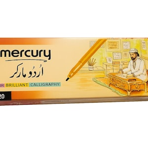 Peut inclure: Une boîte rectangulaire en carton pour les marqueurs de calligraphie Mercury M-20. L'emballage présente un fond dégradé jaune et orange, le texte "mercury" et "FOR BRILLIANT CALLIGRAPHY", ainsi qu'une illustration d'une personne faisant de la calligraphie.