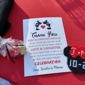 Disney Kissing Mickey & Minnie Mouse Silhouette Wedding Reception Décor Place Setting Tarjetas de agradecimiento - Tamaño personalizado Color DIY Impresión digital