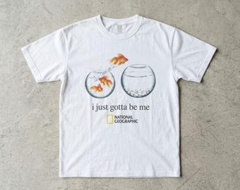 Camiseta unisex National Geographic Goldfish “Comfort Colors 1717”, camiseta estampada, estilo oversize moderno.