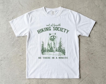Camiseta con estampado de mapache de Out of Breath Hiking Society, Comfort Colors 1717