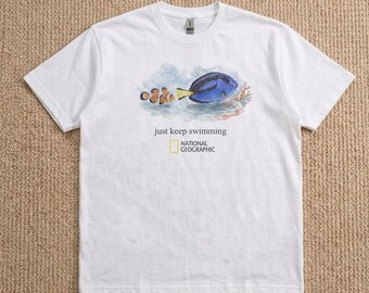 National Geographic Finding Nemo Graphictee, camiseta unisex de algodón, camiseta Gildan5000.