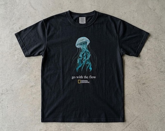 Camiseta unisex National Geographic Medusas “Comfort Colors 1717”, Camiseta estampada, Estilo oversize a la moda.