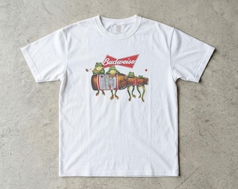 Camiseta Budweiser ''Frog " Comfort Colors 1717 " Graphictee, estilo moderno.