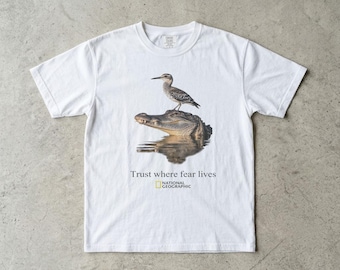 Camiseta estampada National Geographic "Comfort Colors 1717", estilo moderno.