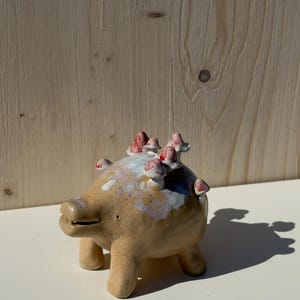 Handgjort keramiskt skydd, nyckfull keramikfigur
