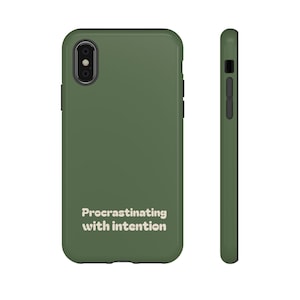 Mobilskal — "Procrastinating with Intention" Minimalistiskt Matt Skyddsfodral