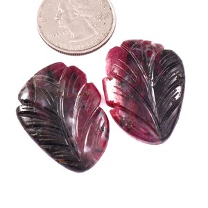 Pierre précieuse naturelle en zoïsite rubis sculpté en forme de feuille pour la création de bijoux
