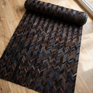 Tappeto patchwork in pelle bovina fatto a mano / Tappeto in pelle con pelo a spina di pesce (misura personalizzata)
