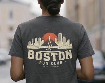 Camiseta del Boston Run Club, camiseta con nombre personalizado estampado en la espalda, regalo vintage para corredores con el horizonte de la ciudad.