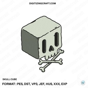 Puede incluir: Un diseño de bordado de una calavera en forma de cubo de color gris claro con cuencas oculares negras y una pequeña cavidad nasal negra. Debajo de la calavera hay dos huesos cruzados de color gris claro. El texto DIGITIZINGCRAFT.COM aparece arriba.