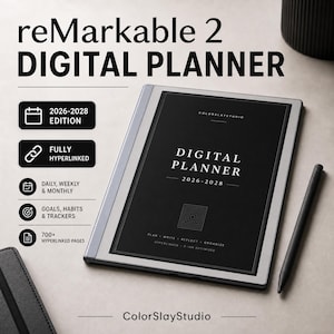 Peut inclure: Une tablette numérique reMarkable 2 affichant un agenda numérique 2026-2028 avec un écran noir et du texte blanc. La tablette est accompagnée d'un stylet noir. Le texte à l'écran inclut Digital Planner 2026-2028, Plan, Write, Reflect, Organize.