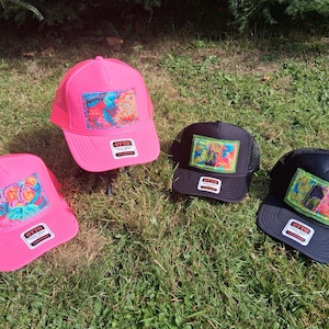 Gorra de camionero con estampado floral neón