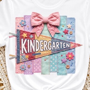 Kindergarten PNG, Verspielte Patchwork-Wimpel, Stickmuster-Imitation | Digitale Sublimationsdatei, 300 dpi