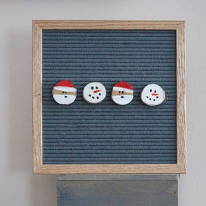 ENFEITES DE CARTÃO DE NATAL (pacote de 4- 2 bonecos de neve, 2 Papais Noéis) / Acessórios para quadro de letras de feltro / Decoração de férias