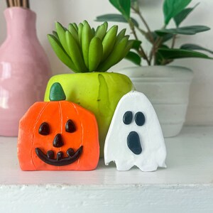 Halloween tiered tray decor // Halloween mantle Decor // Halloween accessories // Ghost // Pumpkin